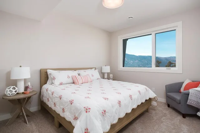 Quiet 2-Bedroom Guest Level at McKinley Beach – King Bed, Near UBCO & Airport